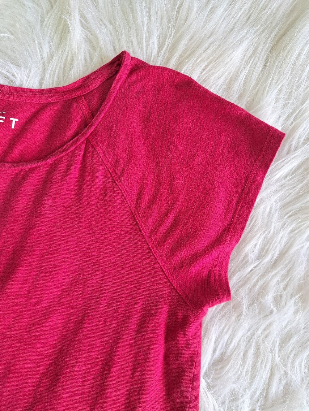 Loft Linen Top In Fuschia - Picture 2 of 6